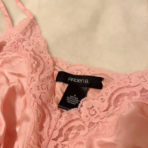 Arden B. pink 100% silk lace top. - Picture 3 of 7